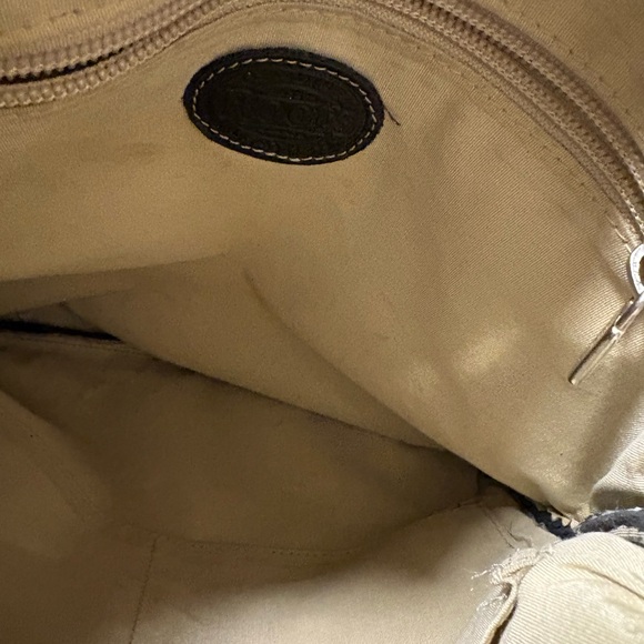 Roots Black Leather Crossbody Bag - Picture 8 of 10